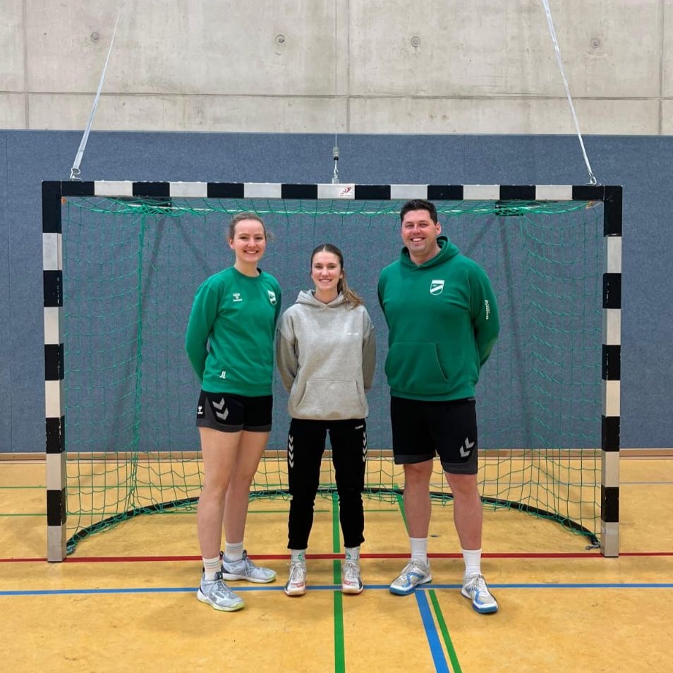 Von links nach rechts: Jule Lohmann, Nelli Langer (beide F-Jugend) und Julien Corzilius (E-Jugend) Von links nach rechts: Jule Lohmann, Nelli Langer (beide F-Jugend) und Julien Corzilius (E-Jugend)